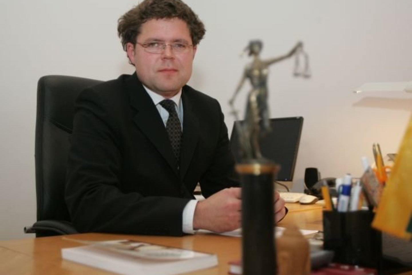 Kauno miesto apylinkės teismo pirmininkas M.Šimonis sako, kad kolektyvo nariai supranta, kad reikės perimti išeinančių teisėjų bylas.