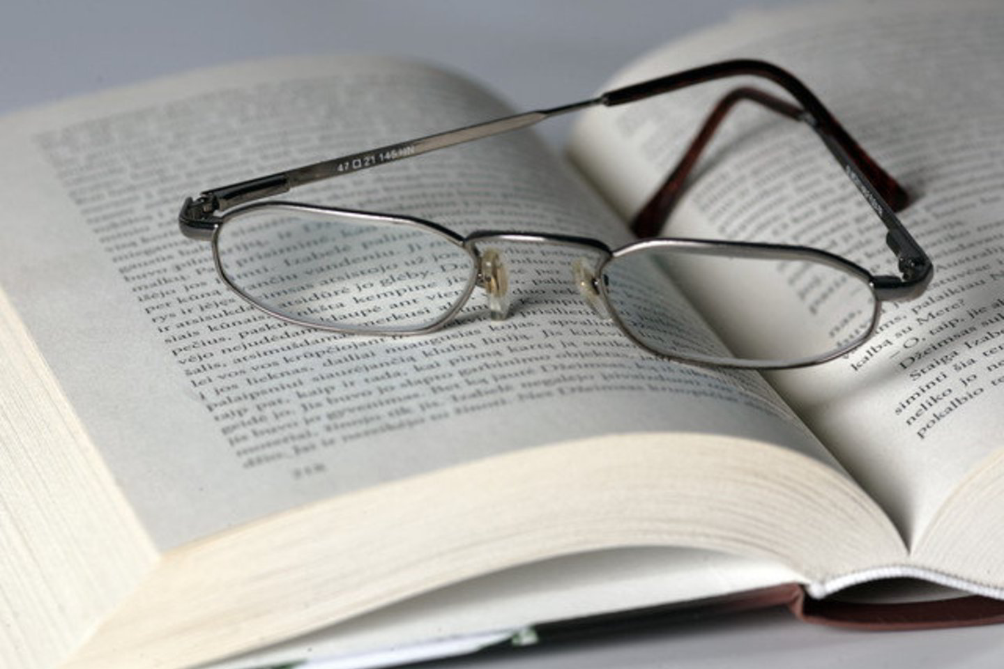 Pusė Lietuvos gyventojų, kurie per pastaruosius 12 mėnesių lankėsi viešosiose bibliotekose, mano, kad knygų asortimento atnaujinimas jose pagerėjo, skelbia apklausos rengėjai.