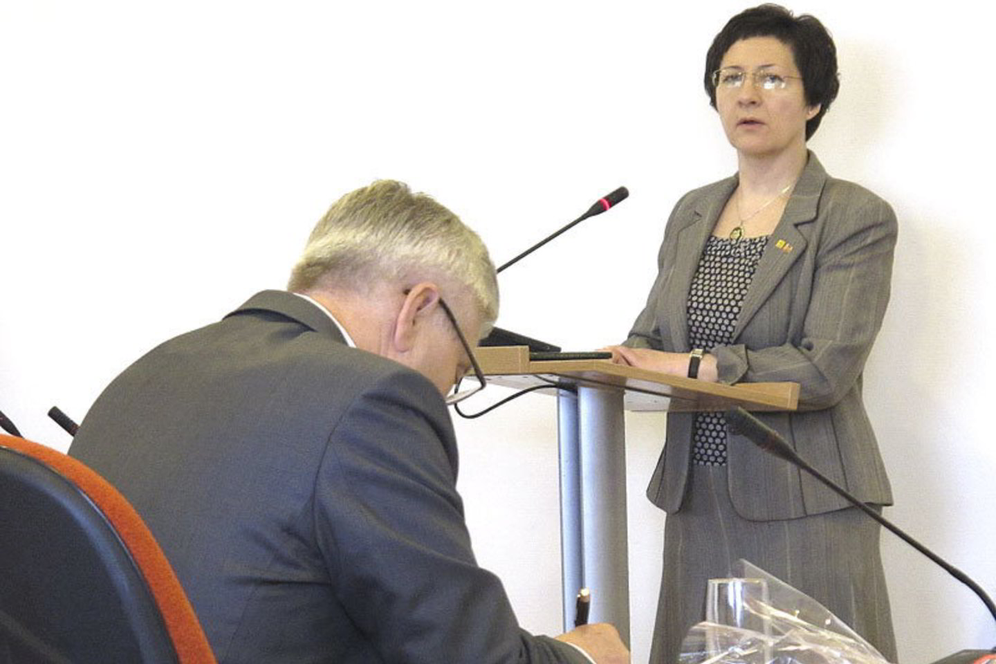 Prieš renkant naująjį rajono merą, Tarybos narė I.Skurvydienė priminė Tarybos nariams, kad tuometinis kandidatas į rajono mero postą P.Petrošius supainiojo interesus. Todėl siekti mero pareigų negali, tačiau į šį siūlymą atsižvelgta nebuvo.