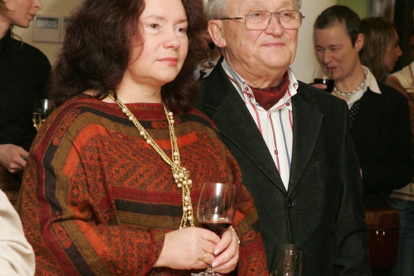 Psichologė E.Čekuolienė pripažino, kad laiku ištekėjo už Algimanto, nes anksčiau nebūtų sutramdžiusi jo ugningos prigimties. „Didysis jo pasiutimas praėjo”, – kvatojo moteris.