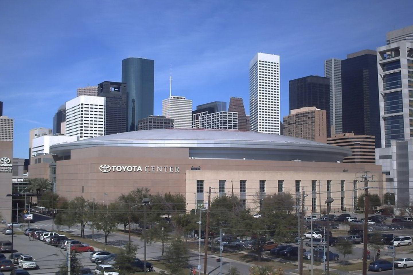 LKF atstovai penktadienį apžiūrėjo “Toyota Center” areną, kur “Houston Rockets” treniruočių salėje planuojamas lietuvių pasirengimas olimpiniam atrankos turnyrui.