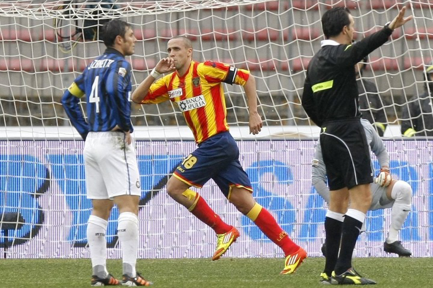 Vienintelis rungtynių įvartis tarp „Milano „Inter“ ir „Lecce“ ekipų krito pirmojo kėlinio pabaigoje, 40-ąją minutę, kai po Massimo Oddo perdavimo kamuolį į milaniečių vartų tinklą pasiuntė urugvajietis Guillermo Gonzalo Giacomazzi.