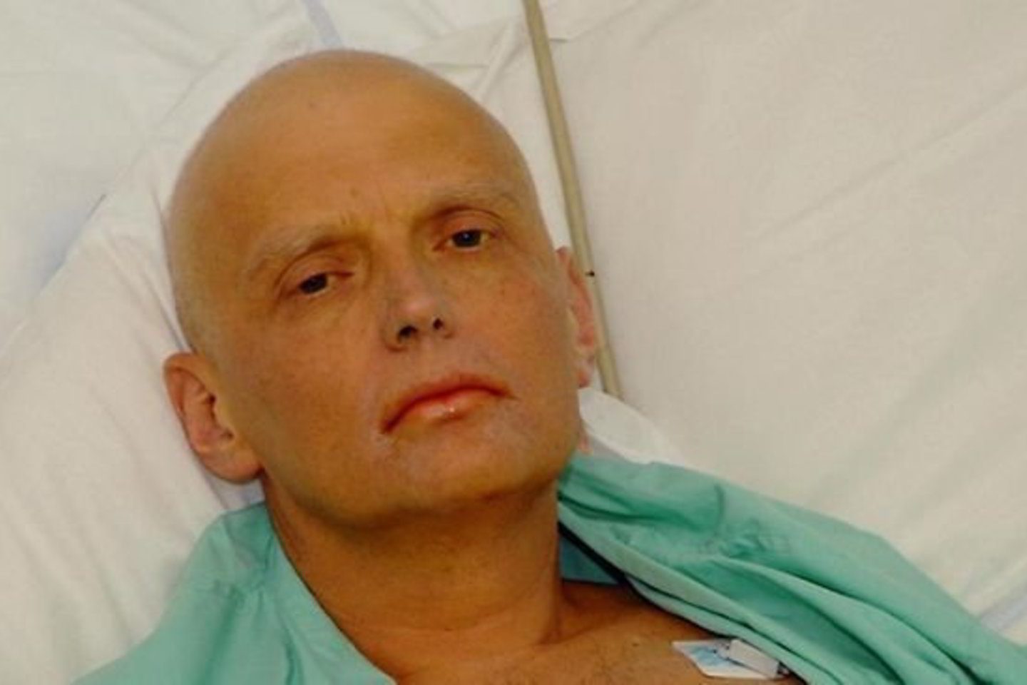 A.Litvinenka mirė ligoninėje Londone 2006 metų lapkričio 24 dieną, nunuodytas radioaktyviu ploniu-210.