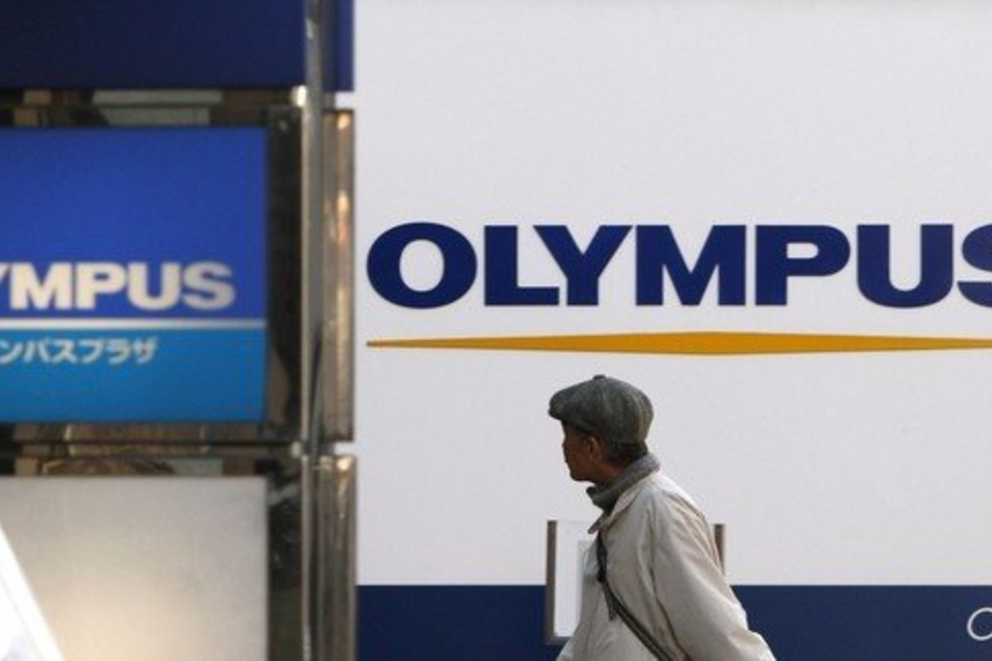 „Olympus“ išgyvena finansinių sunkumų dėl 2011 m. spalį kilusio skandalo.