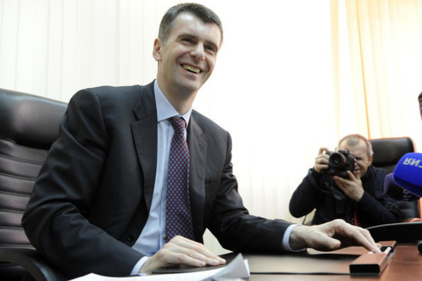 M.Prochorovas mano, kad V.Putinas, kaip Rusijos premjeras, turi pranašumą prieš varžovus prezidento kampanijoje ir turi išeiti atostogų jos metu.
