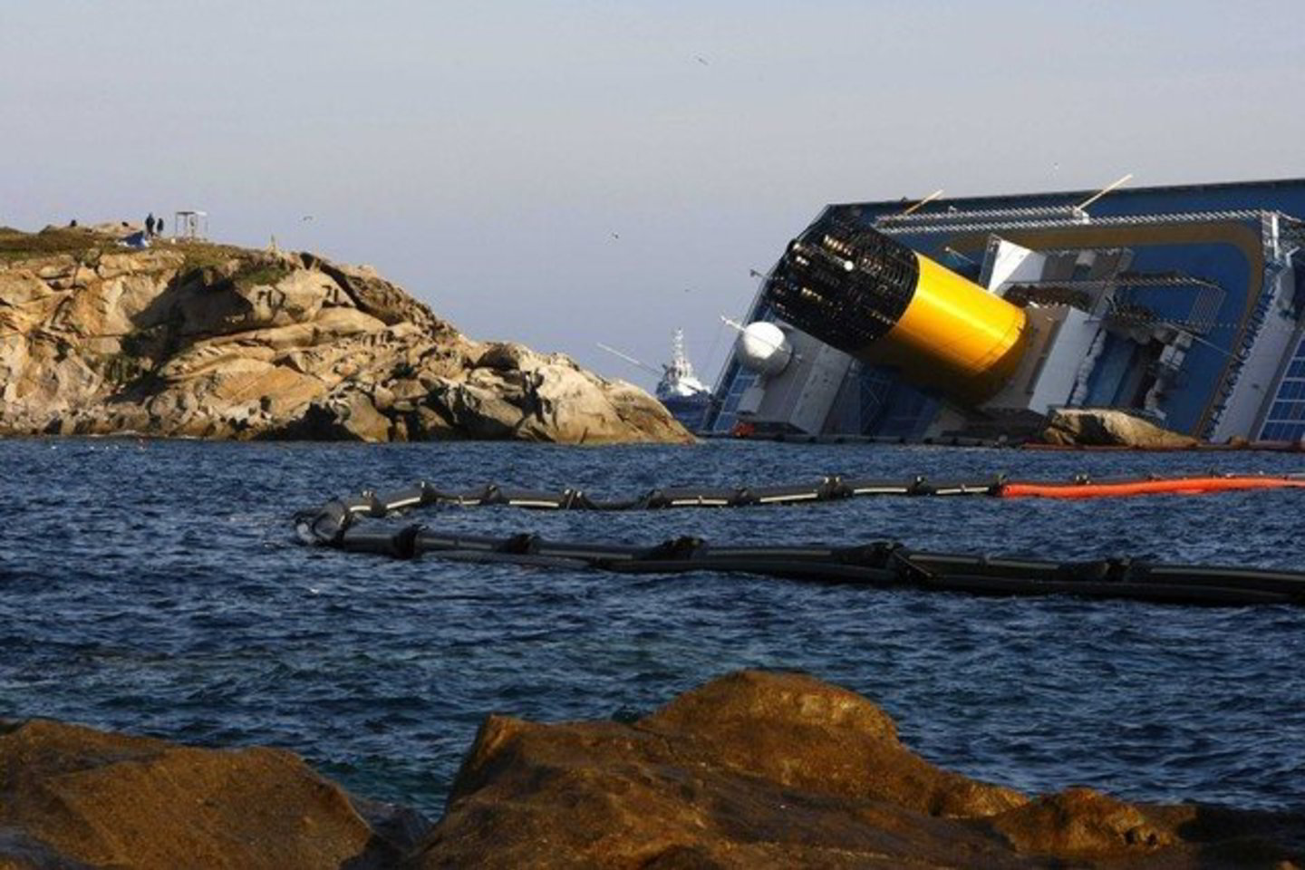 „Costa Concorda“ pamažu neša srovė.