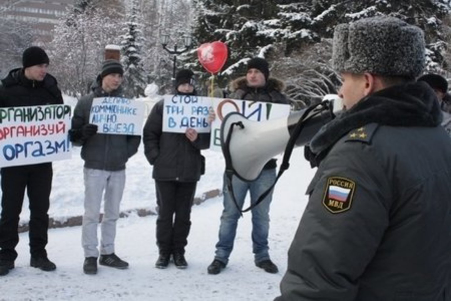 Planuotas grupinis bučiavimasis nepavyko, kadangi visi renginio dalyviai – vyrukai, o tarp jų buvo tik viena mergina, ir ta pati - organizatorė.