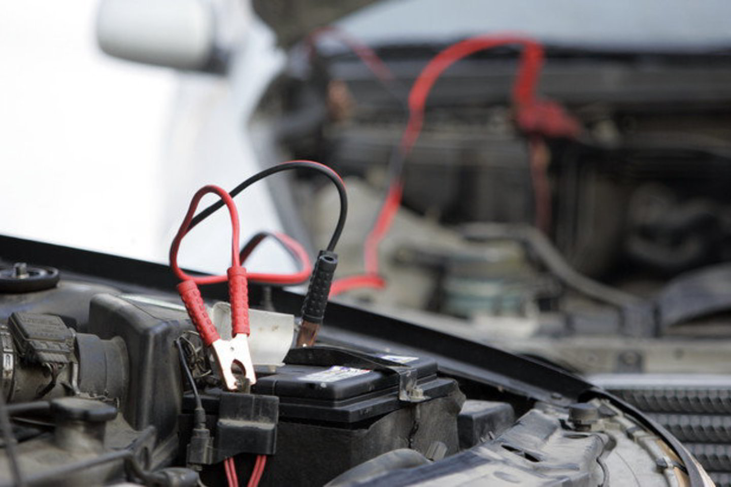 Taksistų dažniausiai prašoma patempti neužsivadantį automobilį arba gnybtais įpūsti gyvybės nusilpusiam akumuliatoriui.