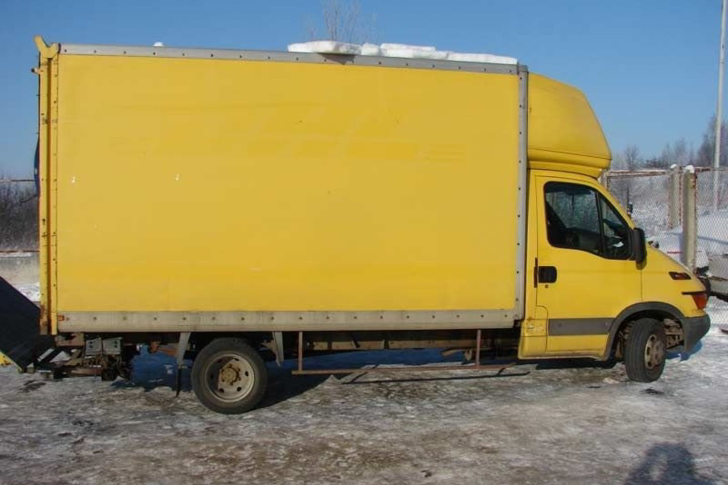 Pasieniečių šuo lenkų automobilyje rado šovinių ir, įtariama, amfetamino.