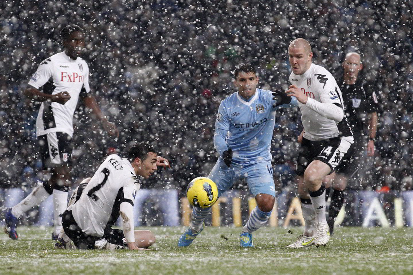 "City" - "Fulham" mačas vyko gausiai sningant.