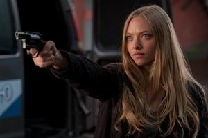 Vaidindama garsią pornofilmų aktorę A. Seyfried tapo tamsiaplauke