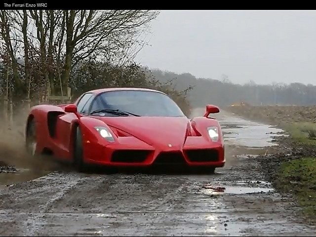 4 mln. litų kainuojančiu „Ferrari“ kaimo keliais skrajoja lyg ralio bolidu (video)