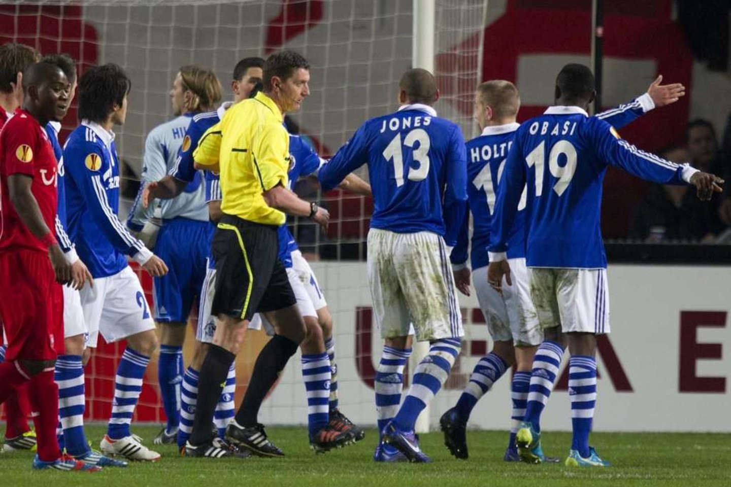 Teisėjas iš Škotijos C. Thomsonas savo klaidomis pasmerkė "Schalke" ekipą pralaimėjimui
