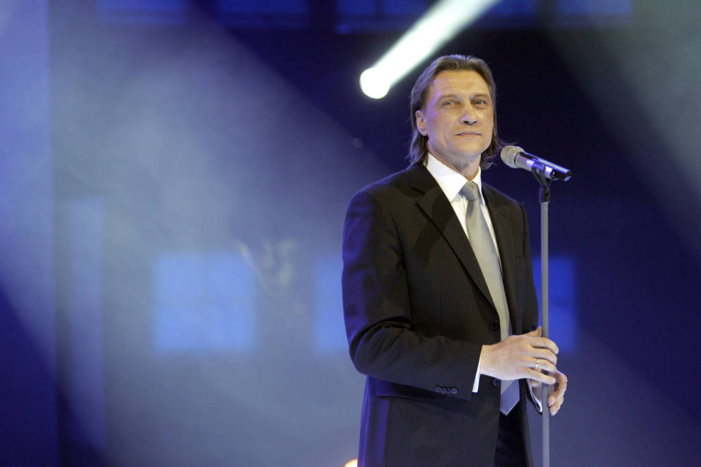 "Tegul koncertas virsta vieta, kurioje susirenka bendraminčiai, brandi publika, mėgstanti gerą muziką,“ – apie naują "Pelenų" programą kalbėjo vokalistas Č. Gabalis.