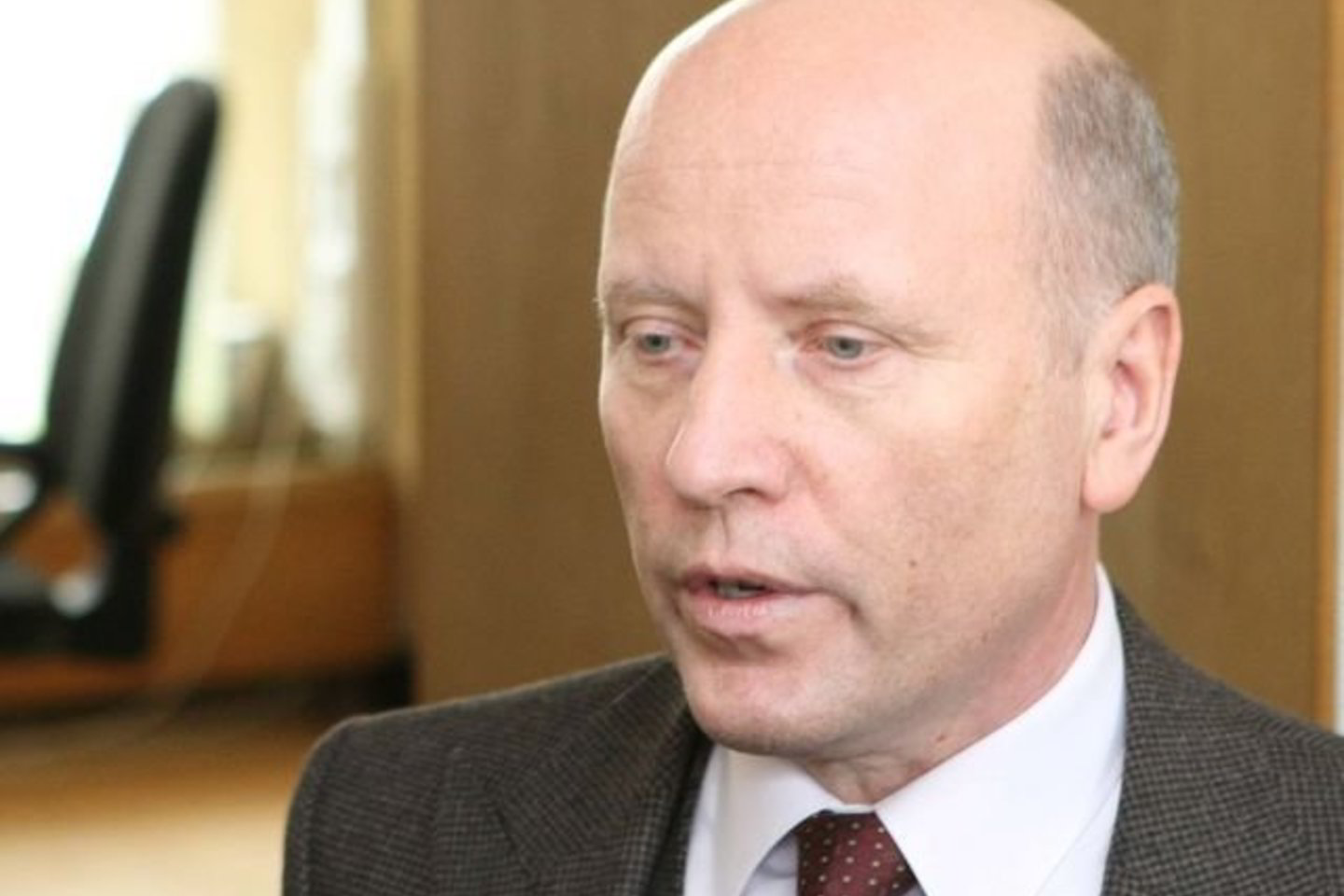 Trečiadienį liberalcentristas R. Palaitis po Vyriausybės pasitarimo teigė, kad sutarus dėl FNTT pertvarkos „yra racionalu stabdyti konkursą“, tačiau vėliau tarp koalicijos partnerių dar padidėjo įtampa.
