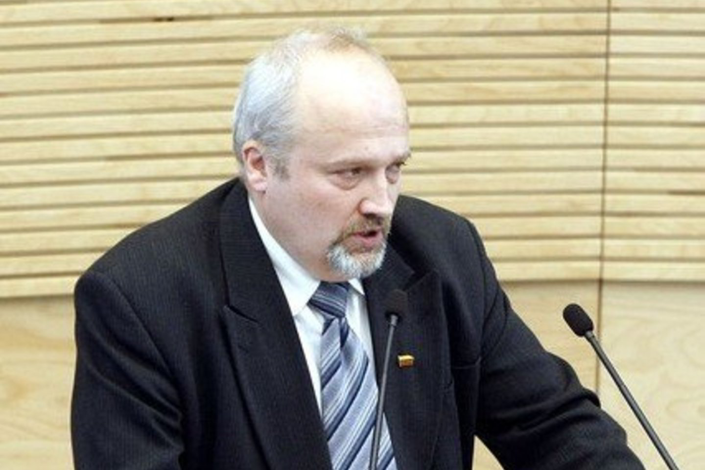 Seimo narių pareiškimą iniciavo Seimo narys Gintaras Songaila.