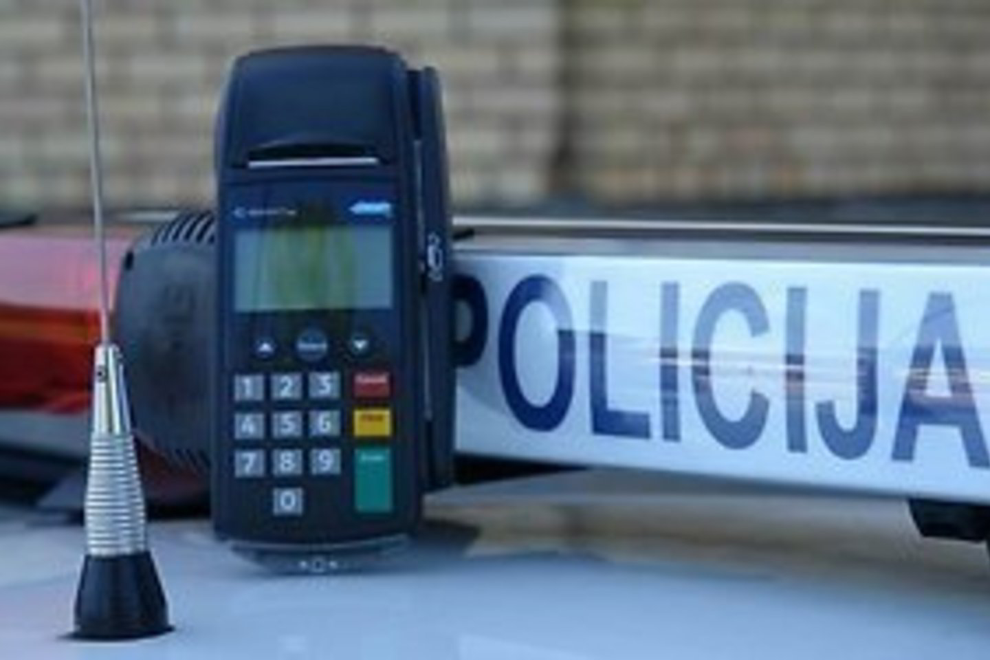 Policijos patrulių automobiliuose kovo mėnesį papildomai įrengta 110, o policijos komisariatuose iki mėnesio pabaigos bus įrengta 40 naujų atsiskaitymo mokėjimo kortelėmis terminalų.