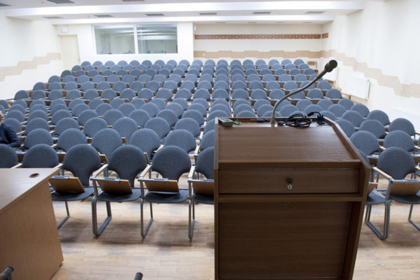 Lietuvos universitetai dar laukia savo eilės.