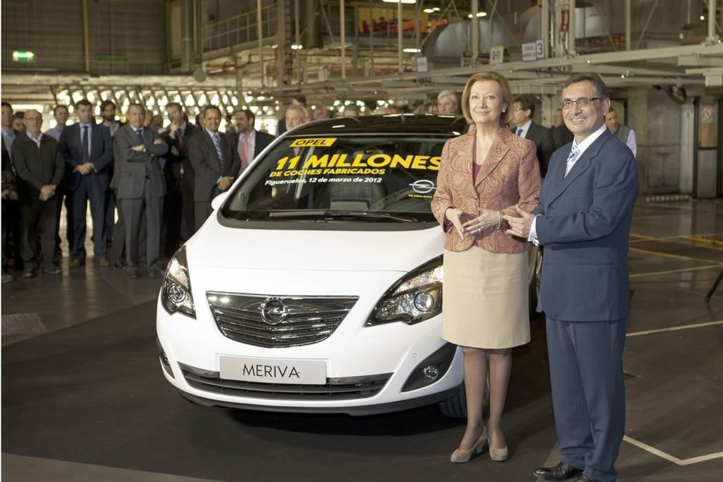Išskirtinio skaičiaus „Meriva“ su „Cosmo“ įranga bei „Casablanca White“ išorės kėbulo spalva iškeliaus į Italiją, kurios rinkoje šie vienatūriai yra vieni populiariausių.
