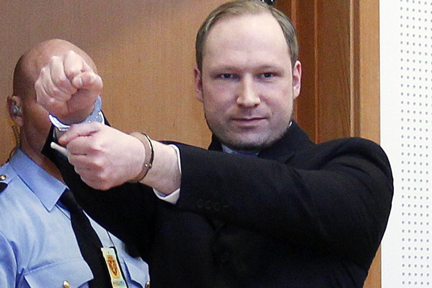 Norvegijos policijos saugumo tarnyba (PST) perspėja, kad ateityje įmanomi tokie išpuoliai, kokį surengė Andersas Behringas Breivikas.