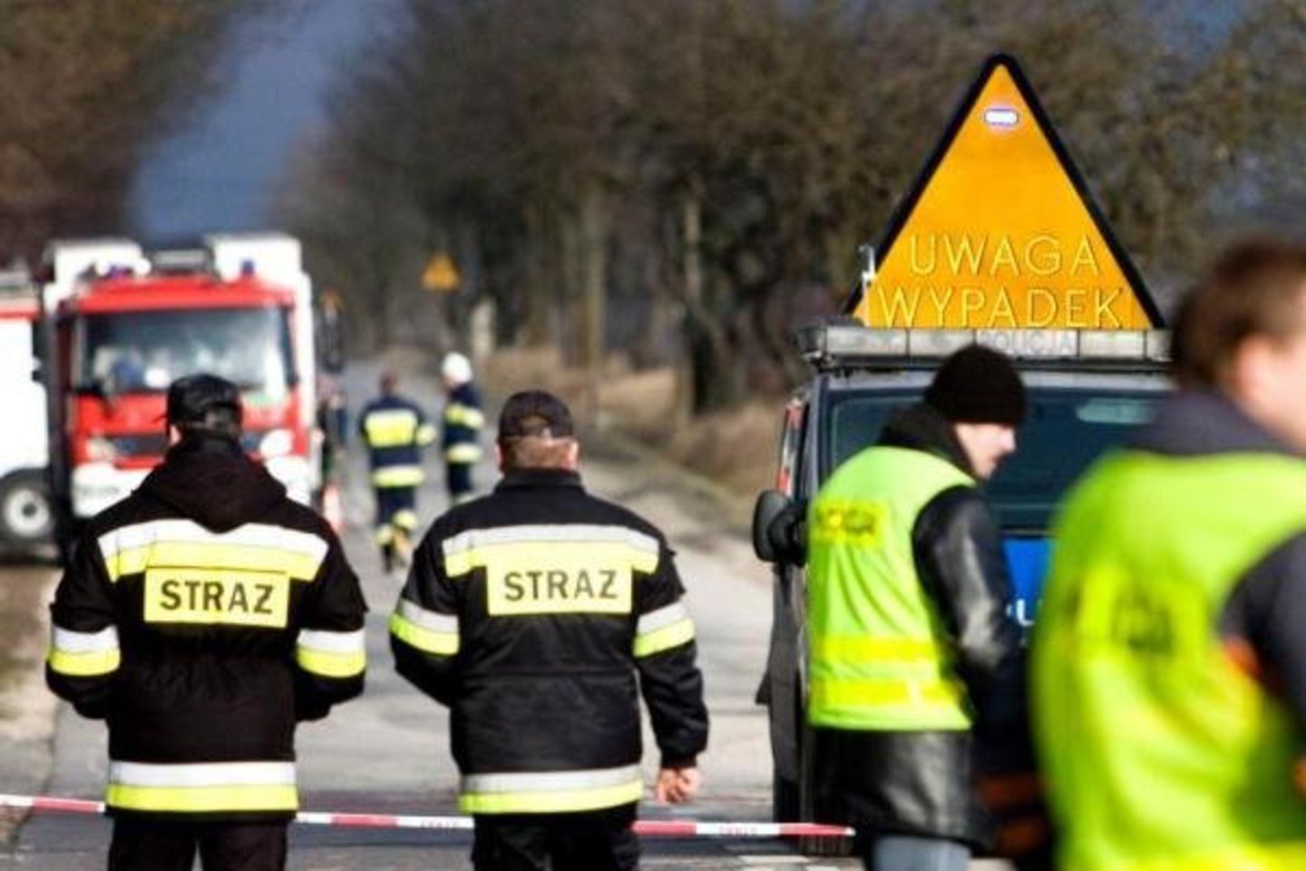 Lenkijos pareigūnai dirba nelaimės vietoje.