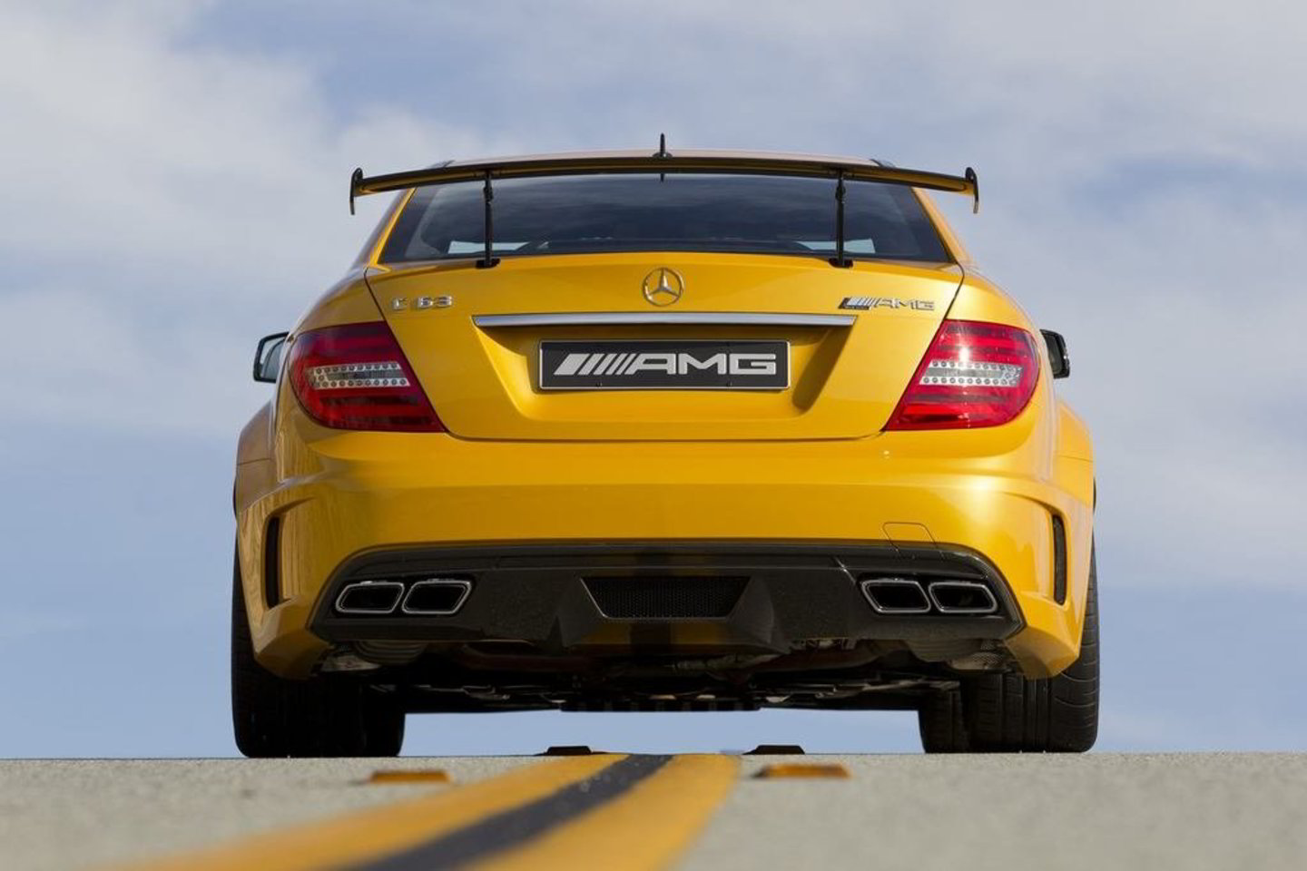 Maksimalios 520 AG galios ir įspūdingo 620 Niutonmetrų sukimo momento C63 AMG „Coupé Black Series“ yra pats galingiausias C klasės modelis