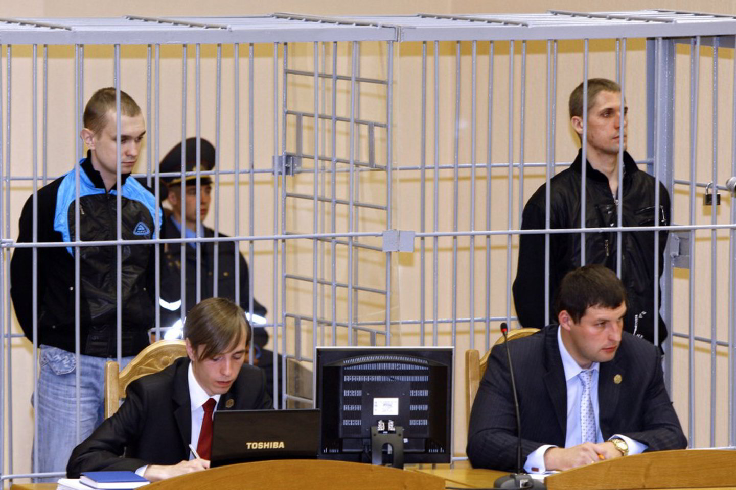Praėjusių metų lapkritį Baltarusijos Aukščiausiasis teismas pripažino 25-erių D. Konovalovą kaltu dėl išpuolio, o 25-erių V. Kovaliovą - už pagalbą jam.