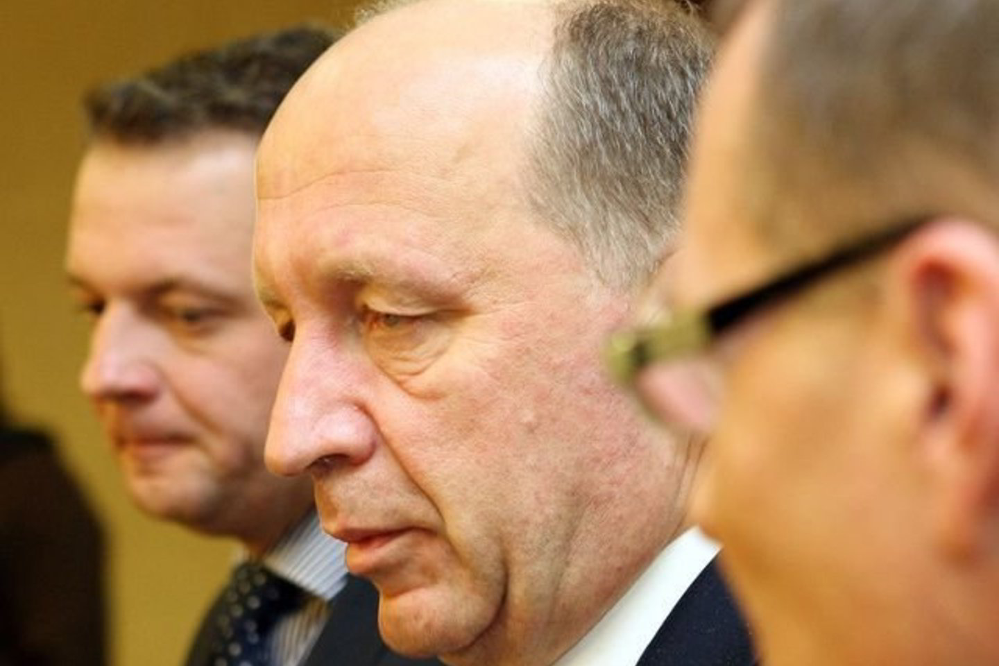 A. Kubiliui ir E. Masiuliui teks pasukti galvą, kaip išbristi iš krizės.