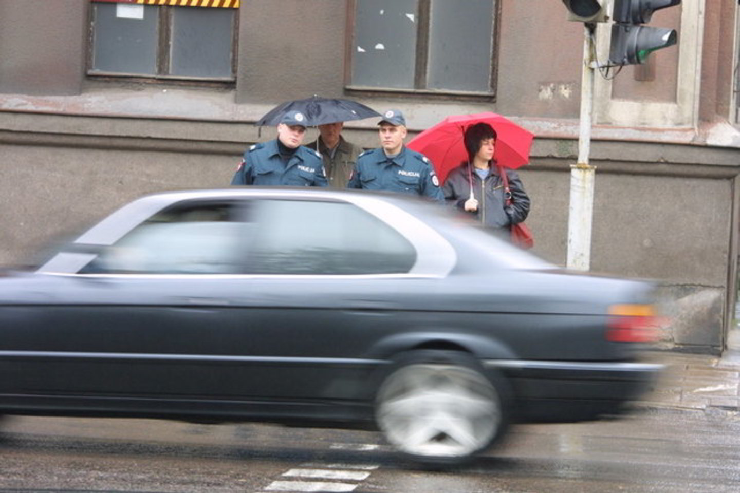 Penktadalis vairuotojų viršija greitį, nes yra įsitikinę, kad gerai valdo automobilį.