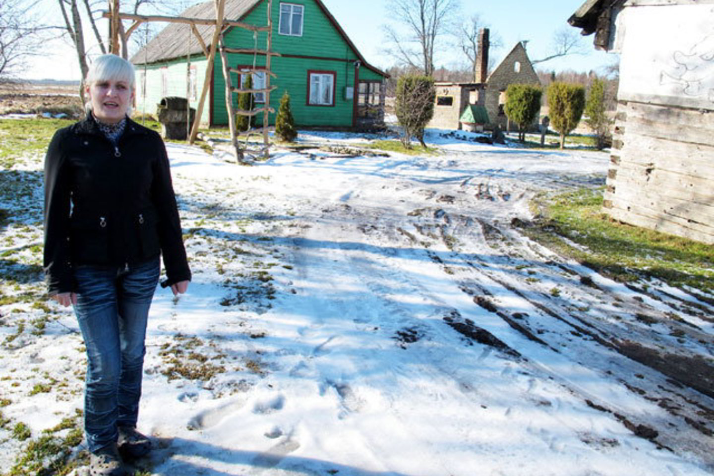 Su vyru tris vaikus auginanti R. Žukauskaitė sakė, kad emigruoti dar nesiruošia.