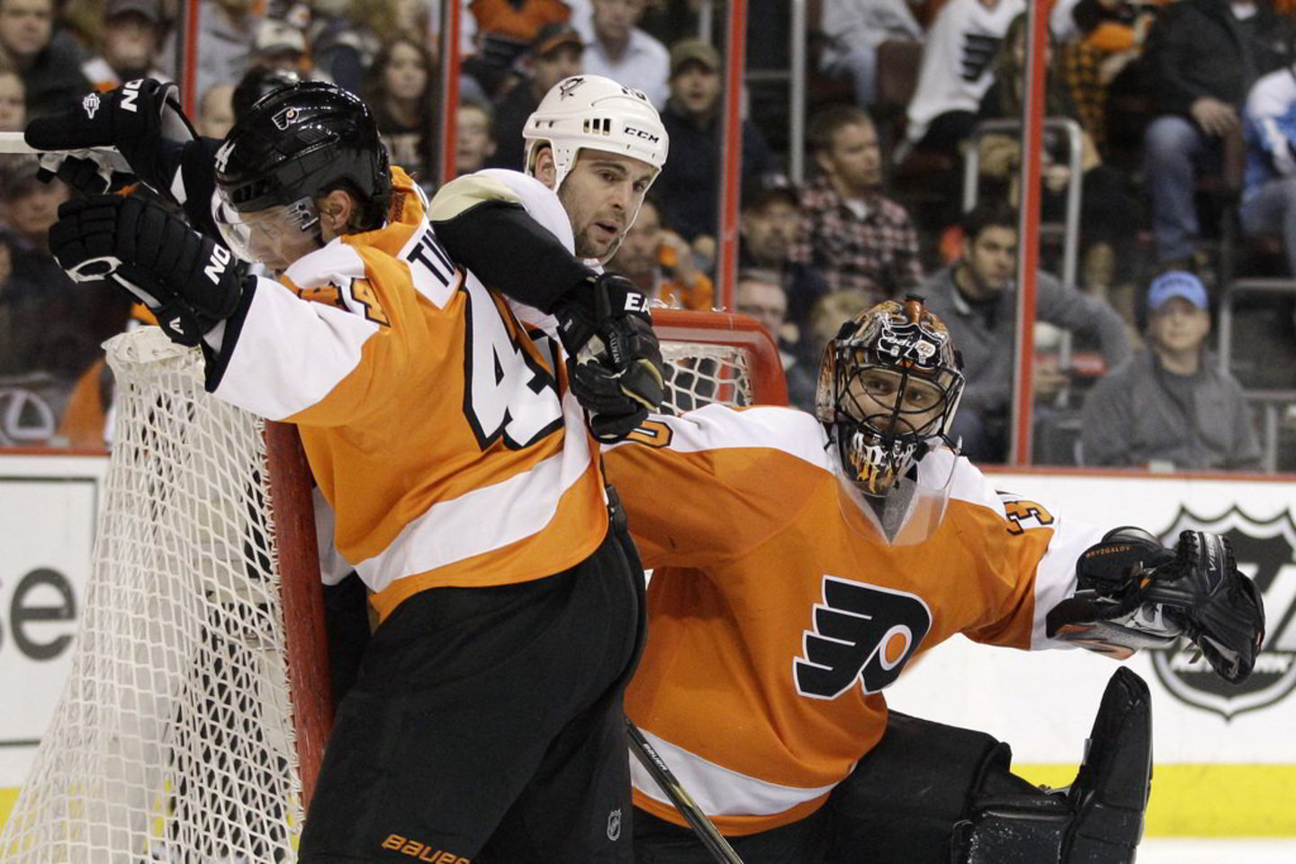 NHL čempionate sekmadienį „Philadelphia Flyers“ komanda namuose po pratęsimo 3:2 (0:1, 0:1, 2:0; 1:0) įveikė „Pittsburgh Penguins“ ledo ritulininkus.