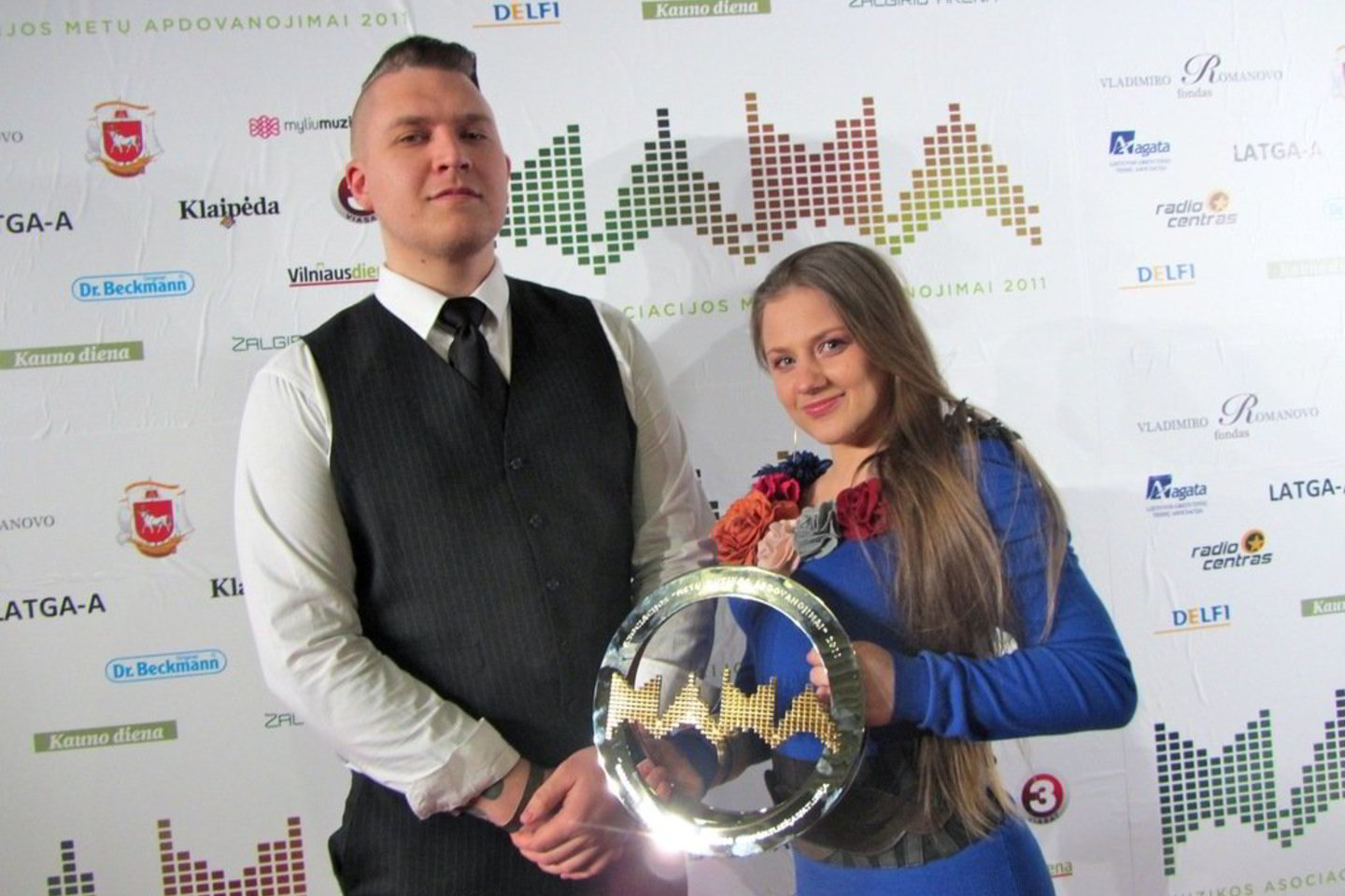 Su vokaliste Rasa Bubulyte grupę "Rasabasa" įkūręs norvegas S. Bergerudas kuria ir visai kitokio skambesio muziką - metalą.