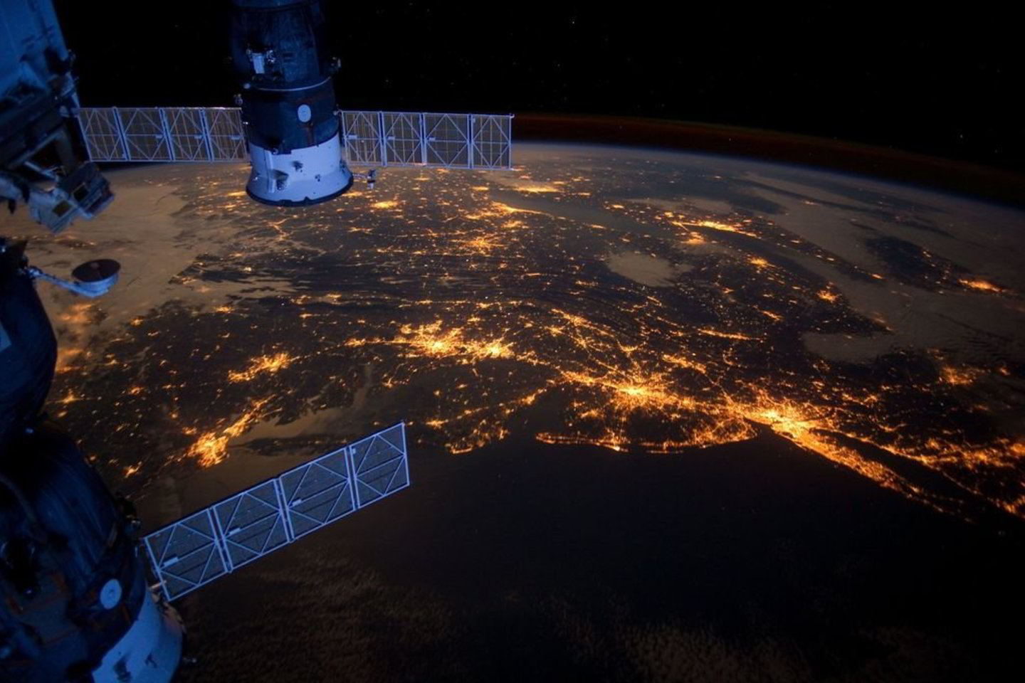 Pasak Rusijos mokslininko, kol kas kitų planetų civilizacijų atstovai nežino, ką su mumis daryti, ir stebi iš tolo.
