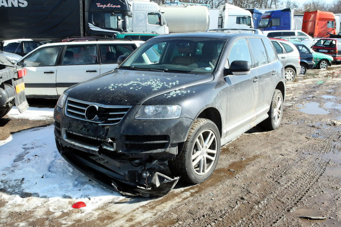 Seimo nario V. Babiliaus nuomojamas automobilis pirmadienio vakarą pateko į avariją. Spėjama, kad politikas neblaivus vairavo visureigį.