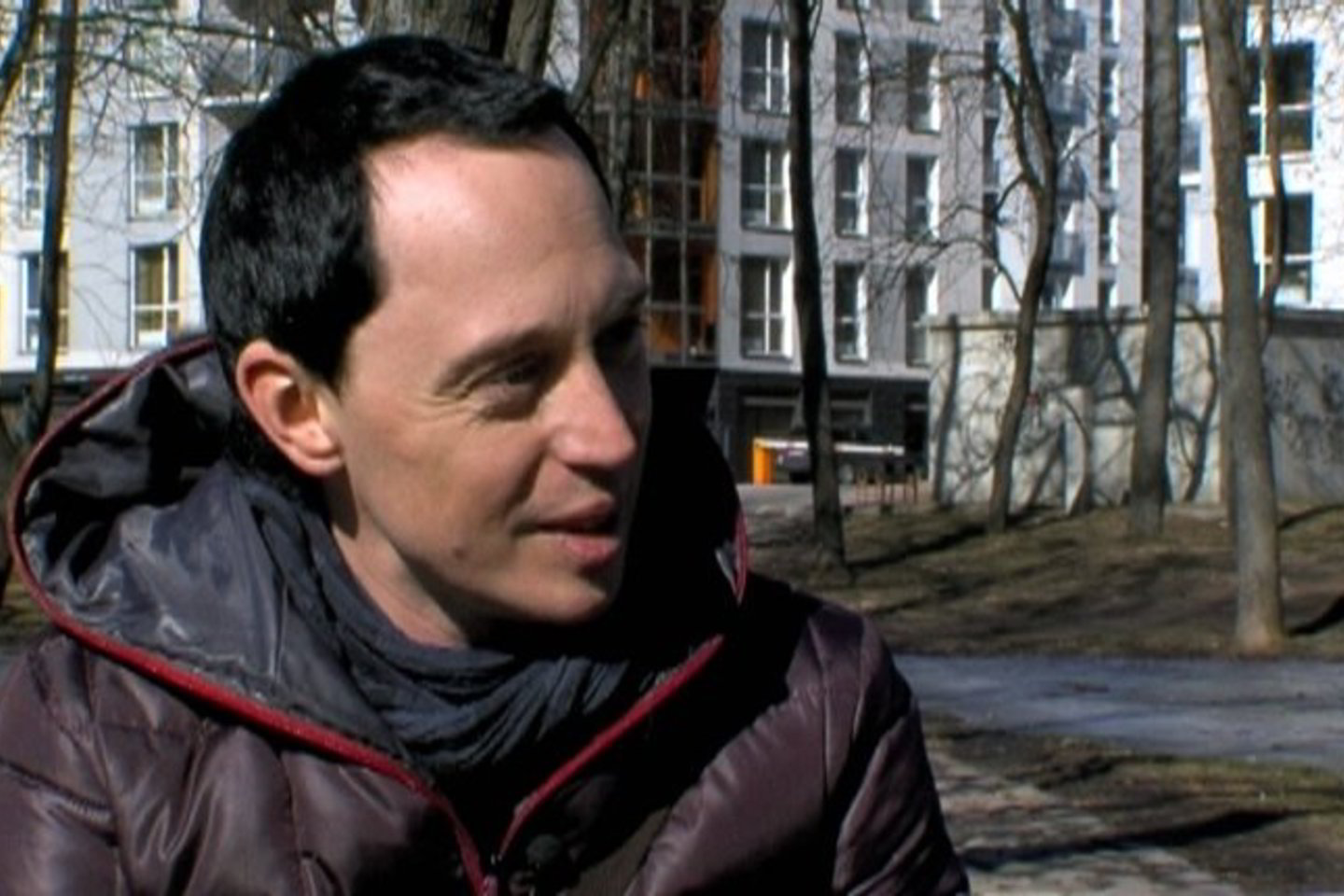 Kompromituojanti informacija, kurią paskelbus Tinai gali tekti net emigruoti, pasak Mino, iš tiesų egzistuoja: „Aišku, kad turiu tokios informacijos, mes juk gyvenome kartu ne vienerius metus.“