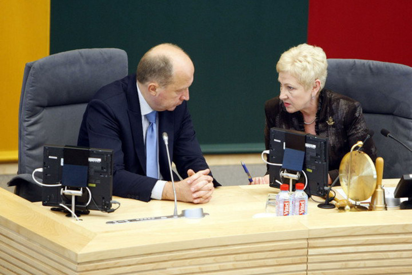 A. Kubilius mūru stoja už savo partietę I. Degutienę.