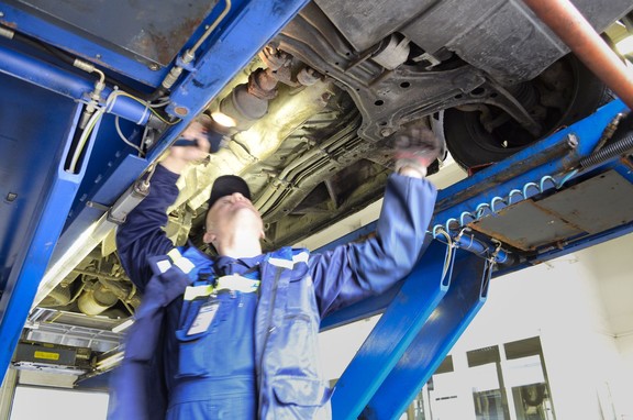 Automobilio remonto patirtis: kaip meistrai vedžioja už nosies