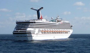 Prašmatnus kruizinis laivas virto dvokiančiu kalėjimu