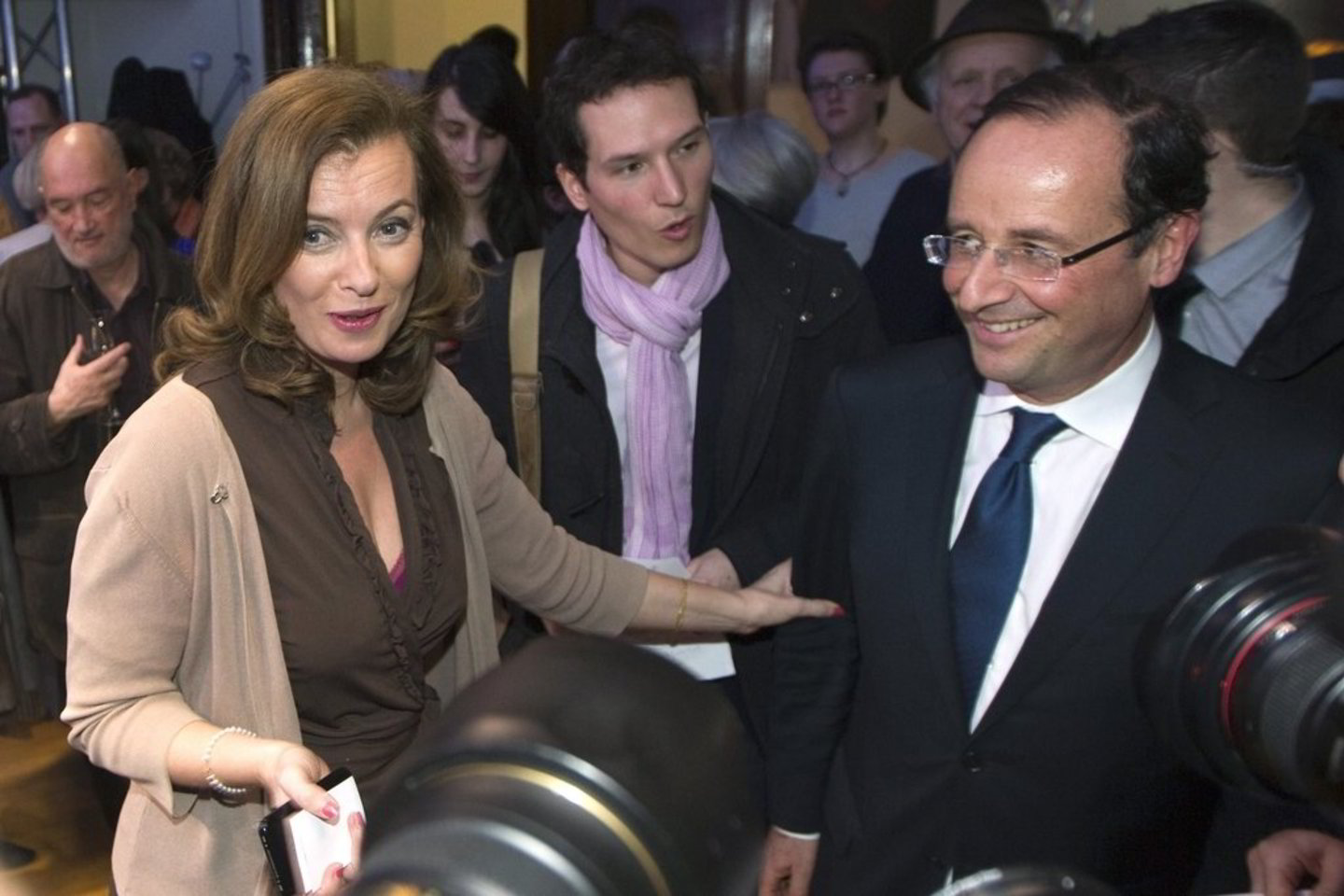 Prancūzijos prezidento Nicolas Sarkozy varžovo François Hollande’o draugę V.Trierweiler supa išskirtinis dėmesys.