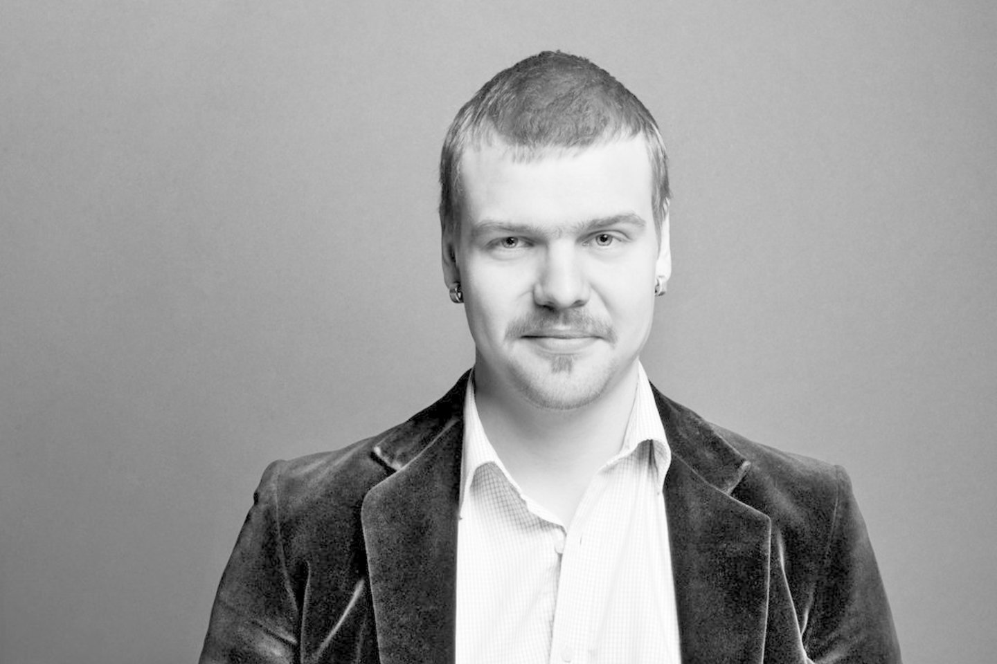 Robertas Kalinkinas savo karjerą pradėjo nuo lininių rankinių draugėms ir nevykusios išleistuvių suknelės bičiulei.