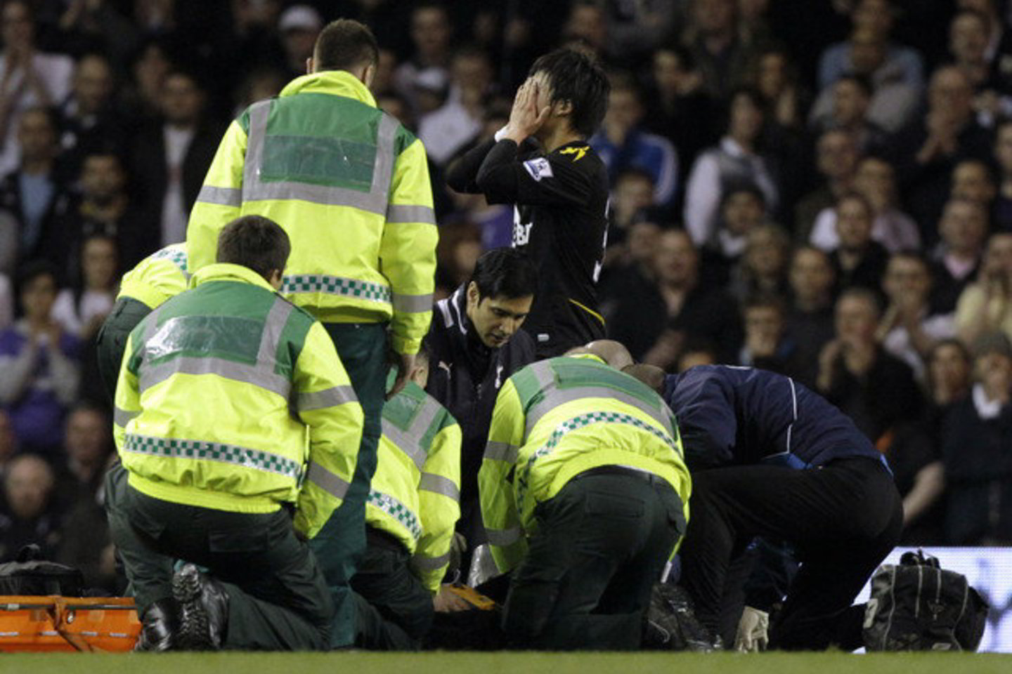 F. Muamba, pasak gydytojo, buvo miręs 78 minutes.