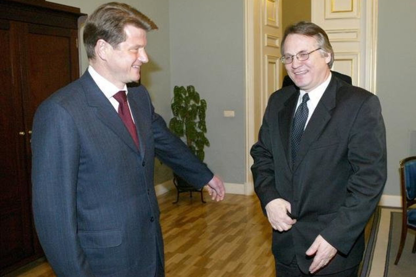 Jei į rinkimuose dalyvaus R. Paksas (kairėje), jam iššūkį mes M. Laurinkus. Buvęs VSD vadovas būtinai kandidatuos toje pačioje rinkimų apygardoje.