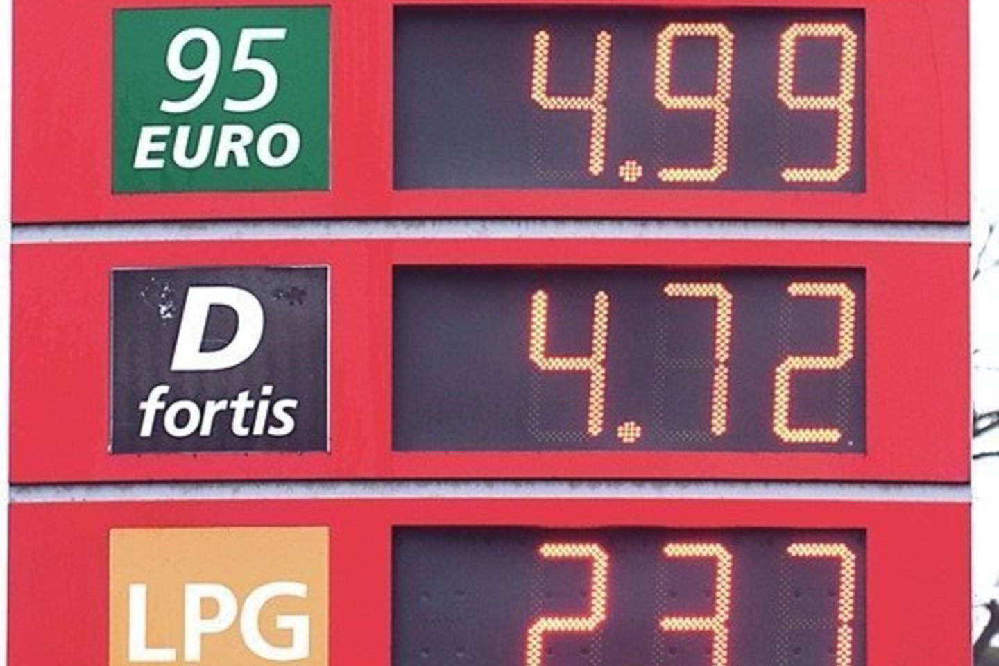 Iki 5 litų už litrą 95 markės benzino – vos vienas žingsnelis.