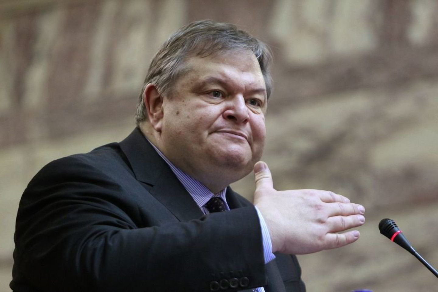 Graikijos Finansų ministras E. Venizelos atsistatydino, kad galėtų rengti savo partiją sunkiai rinkimų kampanijai.