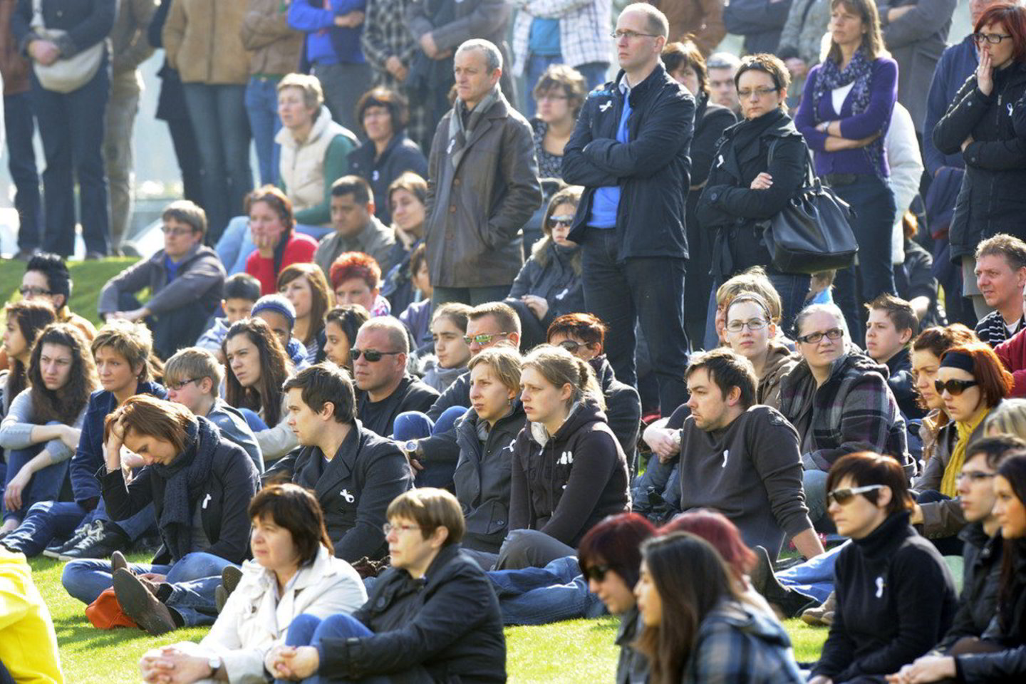 Į gedulo ceremoniją susirinko tūkstančių žmonių.