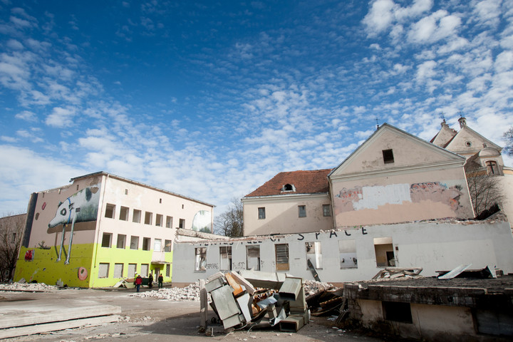 Vilniaus centre nugriautas sovietinis pastatas: kas jo vietoje?
