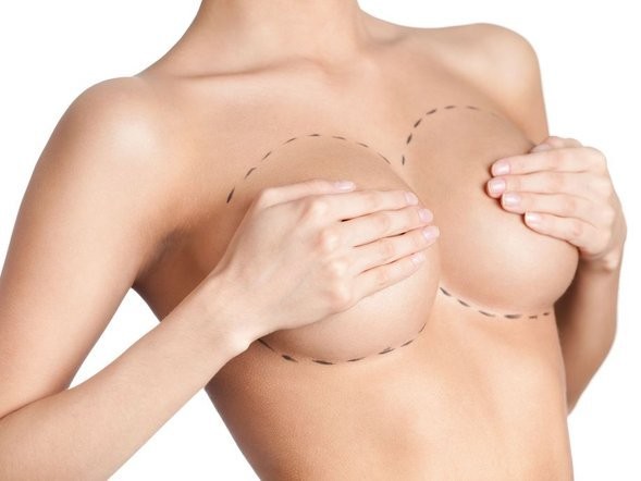 Dėl krūtų implantų skandalo kalta viena vokiečių firma