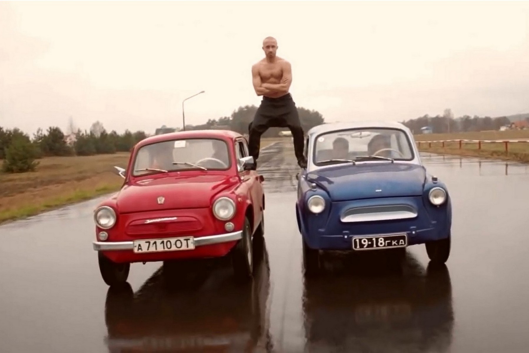 J.C.van Damme'o triuką baltarusis pakartojo su zaporožiečiais (video)