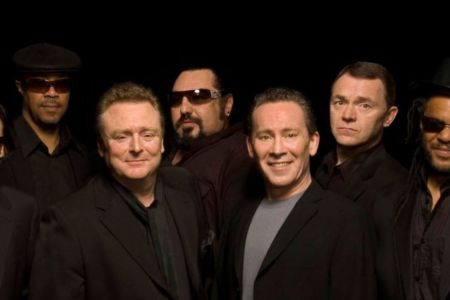 UB40 vokalistui D. Campbellui (antras iš dešinės) vis dar prireikia nuskausminamųjų, tačiau atlikėjas jau ruošiasi artėjančioms gastrolėms, kurių metu aplankys ir Lietuvą.