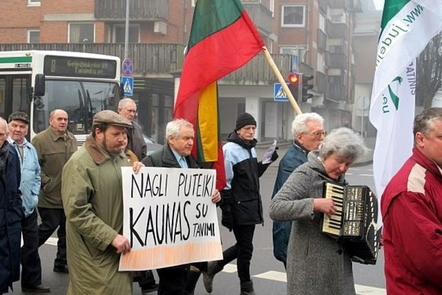 Palaikyti N. Puteikio ketvirtadienio ryta prie teismo pastato žmonės rinkosi iš visos Lietuvos.